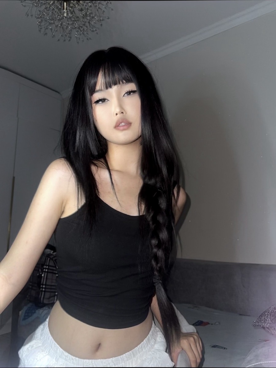 Long Straight Black Wig with Bangs High Layered 150% Density Black Wigs for Women Daily Party Use Synthetic Fiber Wig Heat Resistant 86.36 cm photo review