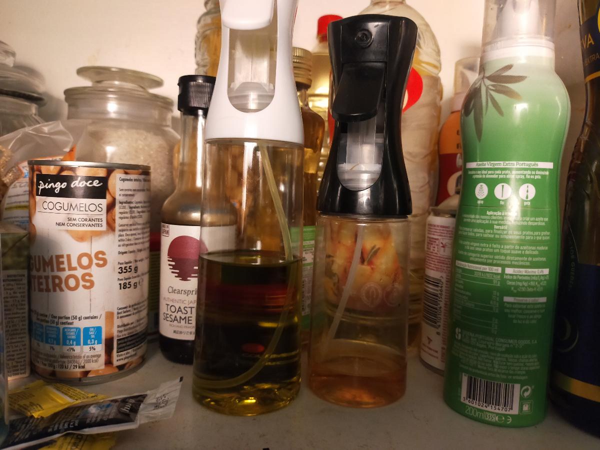 300ml Multi-Use Oil Spray Bottle - Transparent PET with Black Trigger Nozzle, Ideal for Cooking, BBQ & Baking - Easy-Level Indicator, Outdoor Safe, Oil Sprayer Bottle for Cooking Sinterklaas photo review