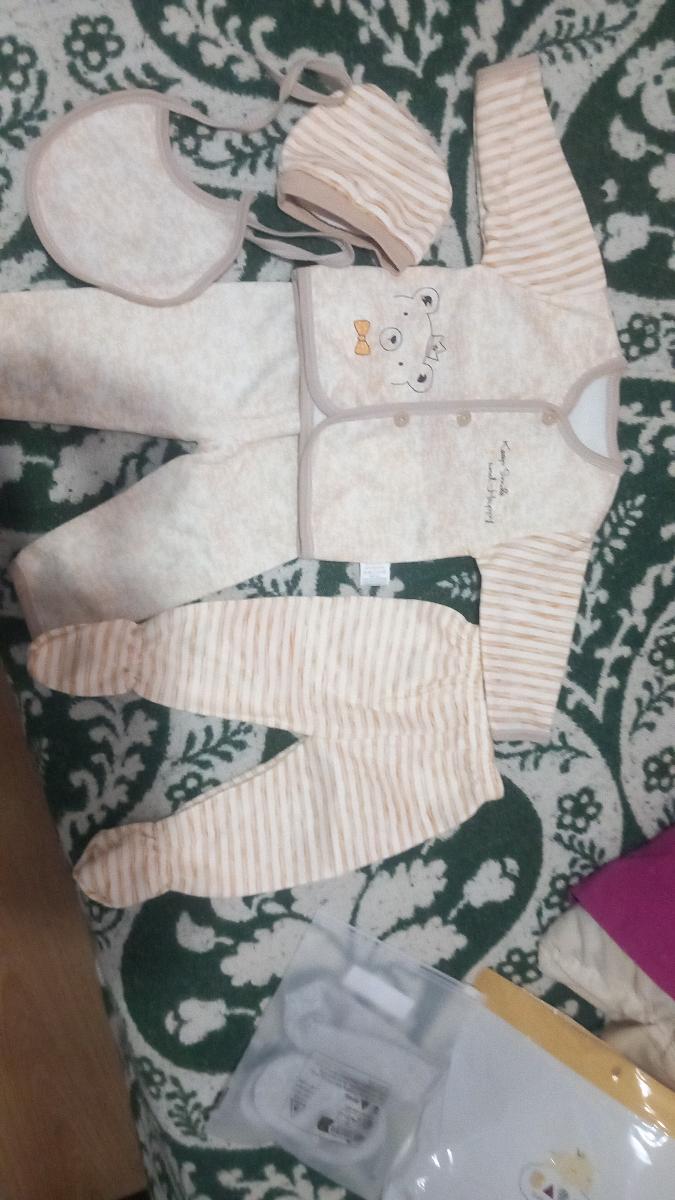 Baby Newborn Spring & Summer 5pcs Set, 0-3 Months Baby Outfit, Random Cute Cartoon Designs, Machine Washable, 1 Top, 2 Pants, Hat, Bib, Perfect for Outdoor, The Best Gift for Newborns and Pregnant Moms, Perfect for Outdoor photo review