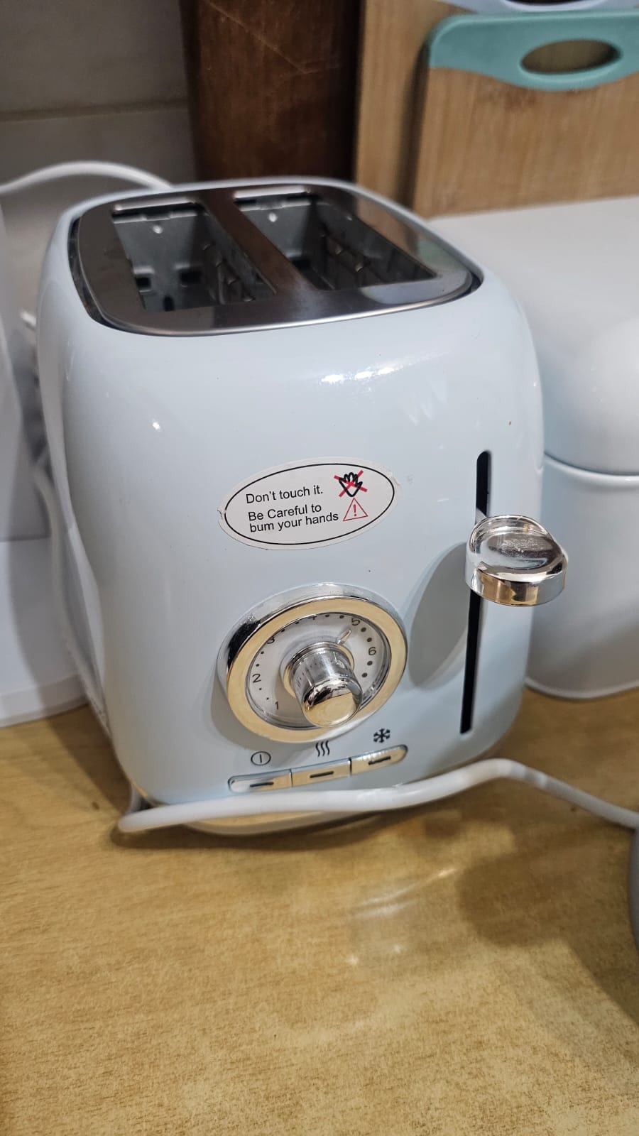 Omega Vintage 900W 2-Slice Toaster with Extra-Wide Slot & High-Lift Lever, 6 Shade Settings, Bagel/Defrost/Reheat Functions, Dual Control, Retro Style Toaster, Stainless Steel Retro Toaster with Vintage Mint Green Design - 220V, South African Plug, Ideal for Home & Commercial Kitchens, Breakfast Essential, Quick Toasting, Stylish Appliance, Nostalgic Look, Premium Finish, Highquality Build, Bagel Function, Tostadora De Pan photo review