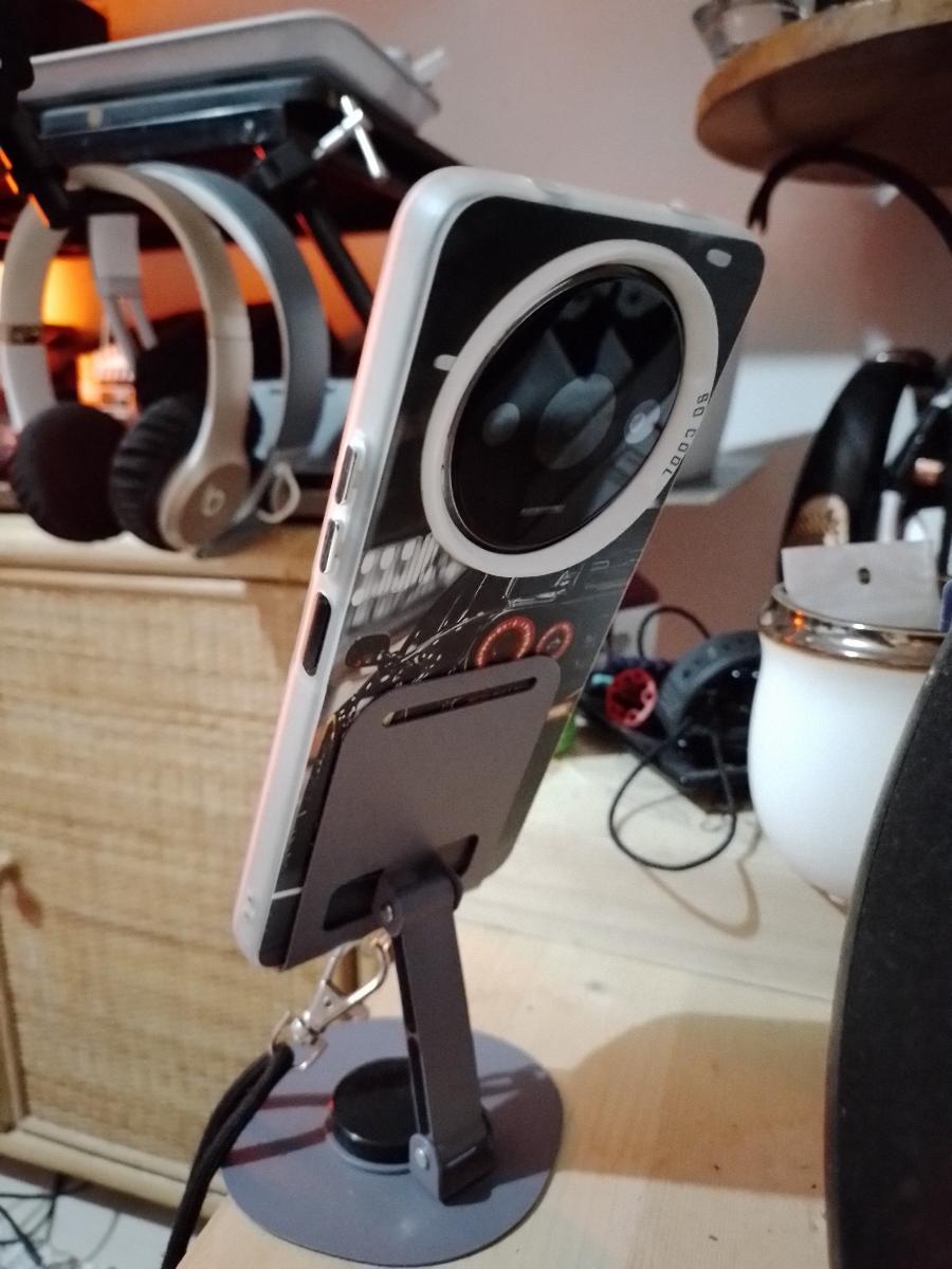 Support Téléphone Portable, Support de Bureau Rotatif à 360°, avec Hauteur Réglable en Deux Niveaux et un Design Pliable, Adapté à une Utilisation au Bureau et au Chevet, Très Compatible photo review