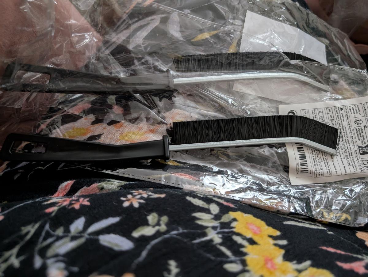 Shower Cleaning Brush for Bathrooms - a Long-Handled Scrubbing Brush Suitable for Use in Bathrooms, Kitchens, Toilets, And Outdoors, Featuring Stiff Bristles for Effective Cleaning, a Non-Electric Manual Cleaning Tool. photo review