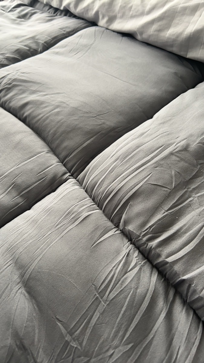 Microfibre Mattress Topper 4 Inch/10cm 1100 GSM | Super Soft and Fluffy Hand Filled, Fits Single, Double, King, Super Sizes, Grey, Belt Style Fixing photo review