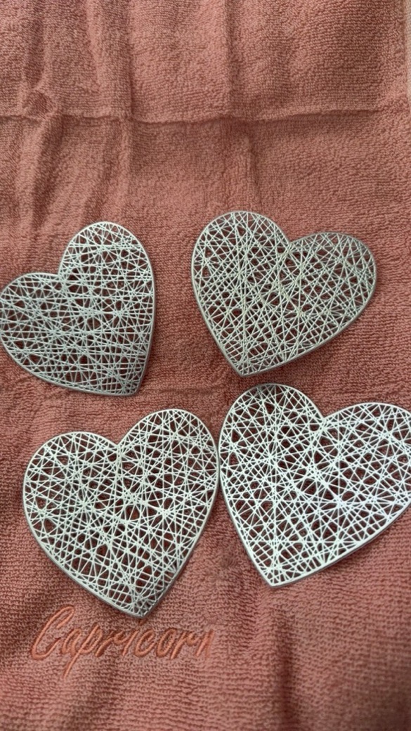 4pcs, Placemats, Creative Love Heart Shape Small Coaster, Household Decorative Meal Coaster, PVC Heat Insulation Bronzing Coaster, Coffee Non-slip Placemat, Dining Table Decor photo review