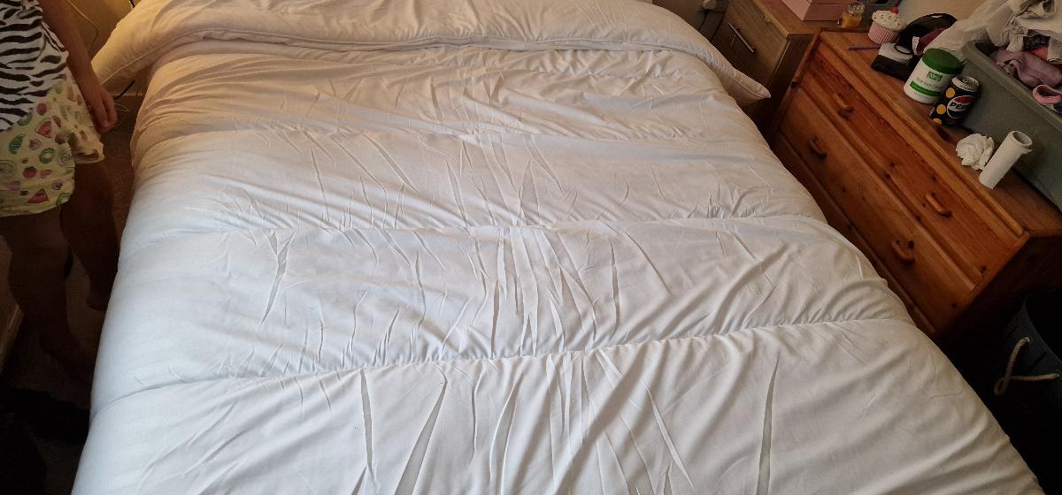 Duvet All Season Comforter Made in UK Microfiber Cover, Lightweight Skin Friendly Quilt, Down Alternative Ultra-Soft Plush Breathable Duvet set Bed photo review