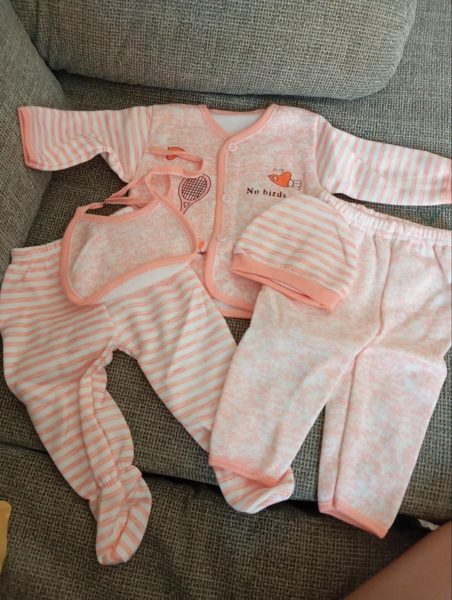 Baby Newborn Spring & Summer 5pcs Set, 0-3 Months Baby Outfit, Random Cute Cartoon Designs, Machine Washable, 1 Top, 2 Pants, Hat, Bib, Perfect for Outdoor, The Best Gift for Newborns and Pregnant Moms, Perfect for Outdoor photo review