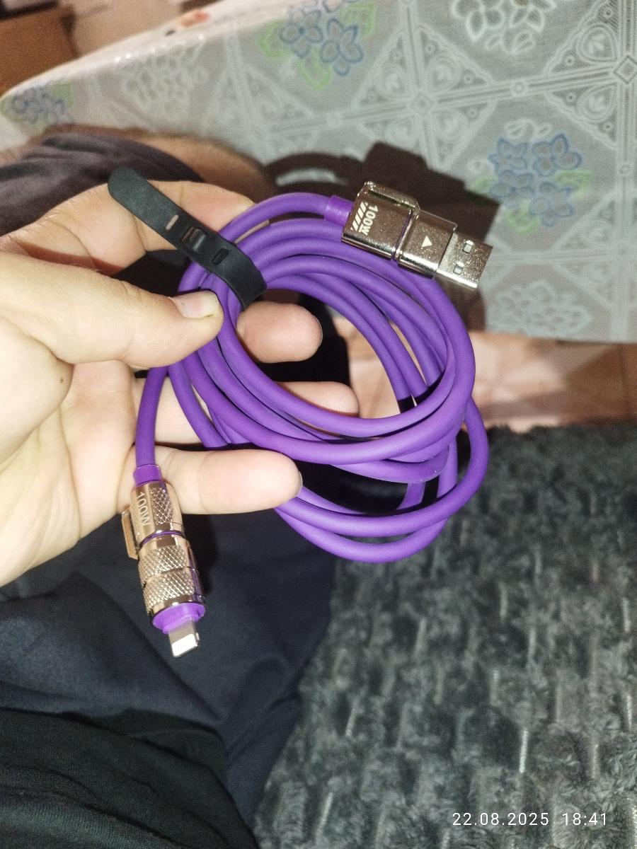 Огляд кабелю 4 в 1 USB-C / Lightning з Temu: один шнур для всіх гаджетів — фото покупця