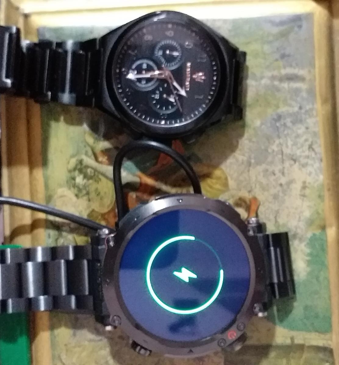 Montre Connectée de Sport d'Extérieur 1.7 pouces, Convient aux Hommes, Supporte Wireless 5.0, Écran IPS 360P, Boîtier en Alliage, en Silicone, Batterie Rechargeable 600Mah, Plus de 100 Modes Sportifs, Boussole, Fonction de Conversation, Chargement USB, Super Lampe Torche photo review