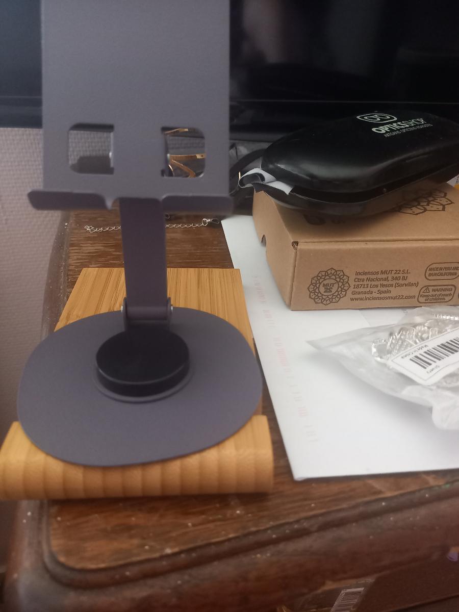 Support Téléphone Portable, Support de Bureau Rotatif à 360°, avec Hauteur Réglable en Deux Niveaux et un Design Pliable, Adapté à une Utilisation au Bureau et au Chevet, Très Compatible photo review
