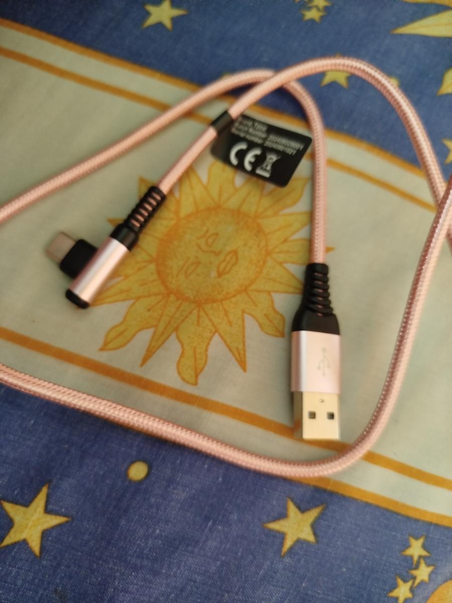 Огляд кутового кабелю USB-C в оплітці з Temu: зручно грати й лежати з телефоном, швидкість — як пощастить — фото покупця