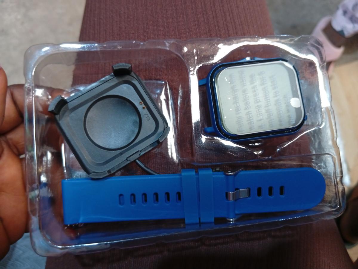 Nouvelle montre connectée intelligente de 1,83 pouces, montre avec appels sans fil, notifications de messages, voix IA, lecture de musique, appareil photo à distance, modes sportifs multiples, montre de sport élégante, adaptée à un usage quotidien décontracté, cadeau de vacances parfait pour la photo review