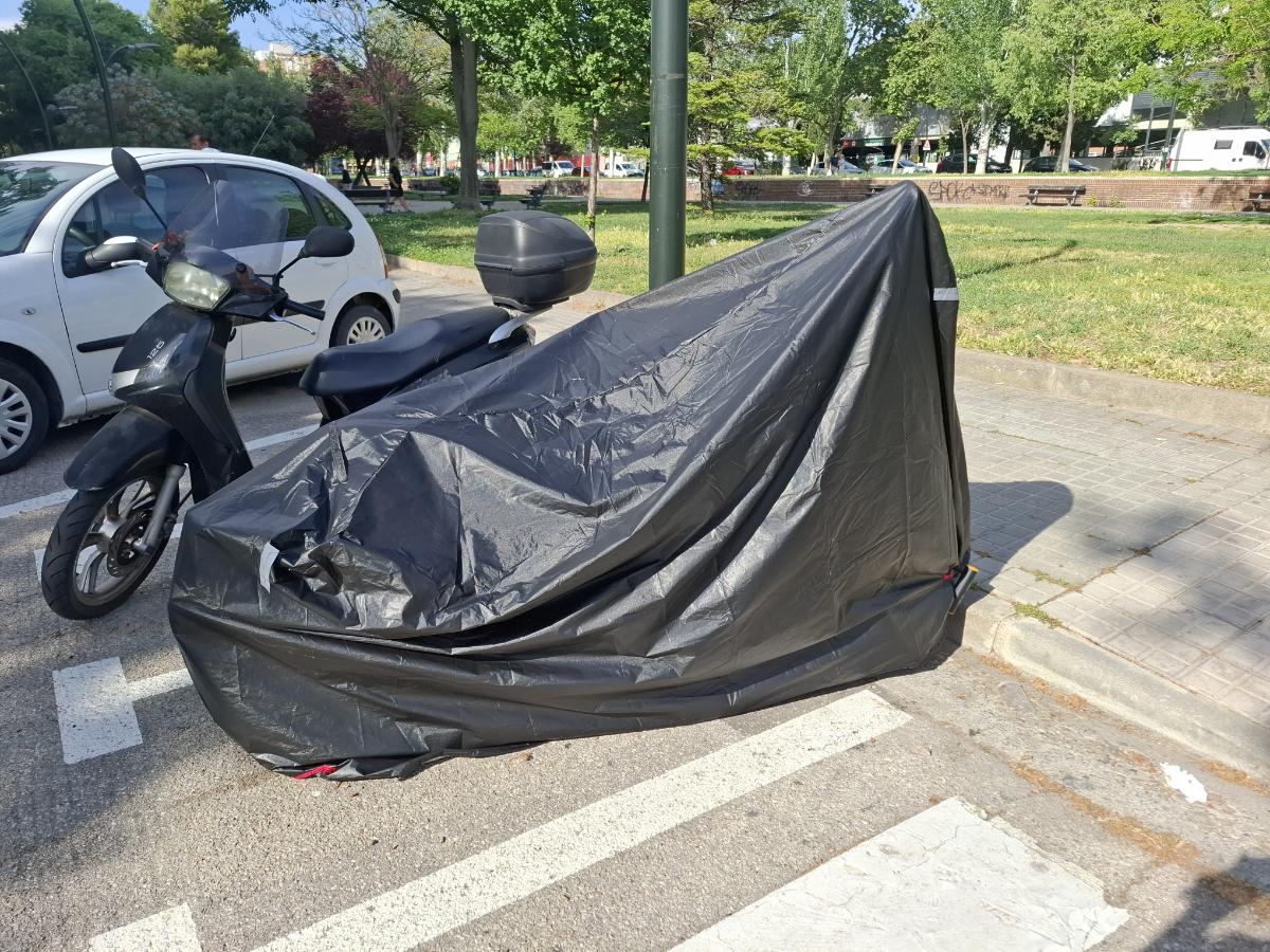 Огляд чохла для мотоцикла й скутера з Temu: захист на зиму — і як не помилитися з розміром — фото покупця