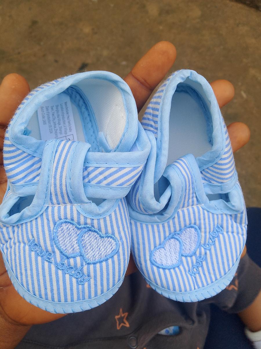 Soft-Soled Fabric Shoes with a Heart Design photo review