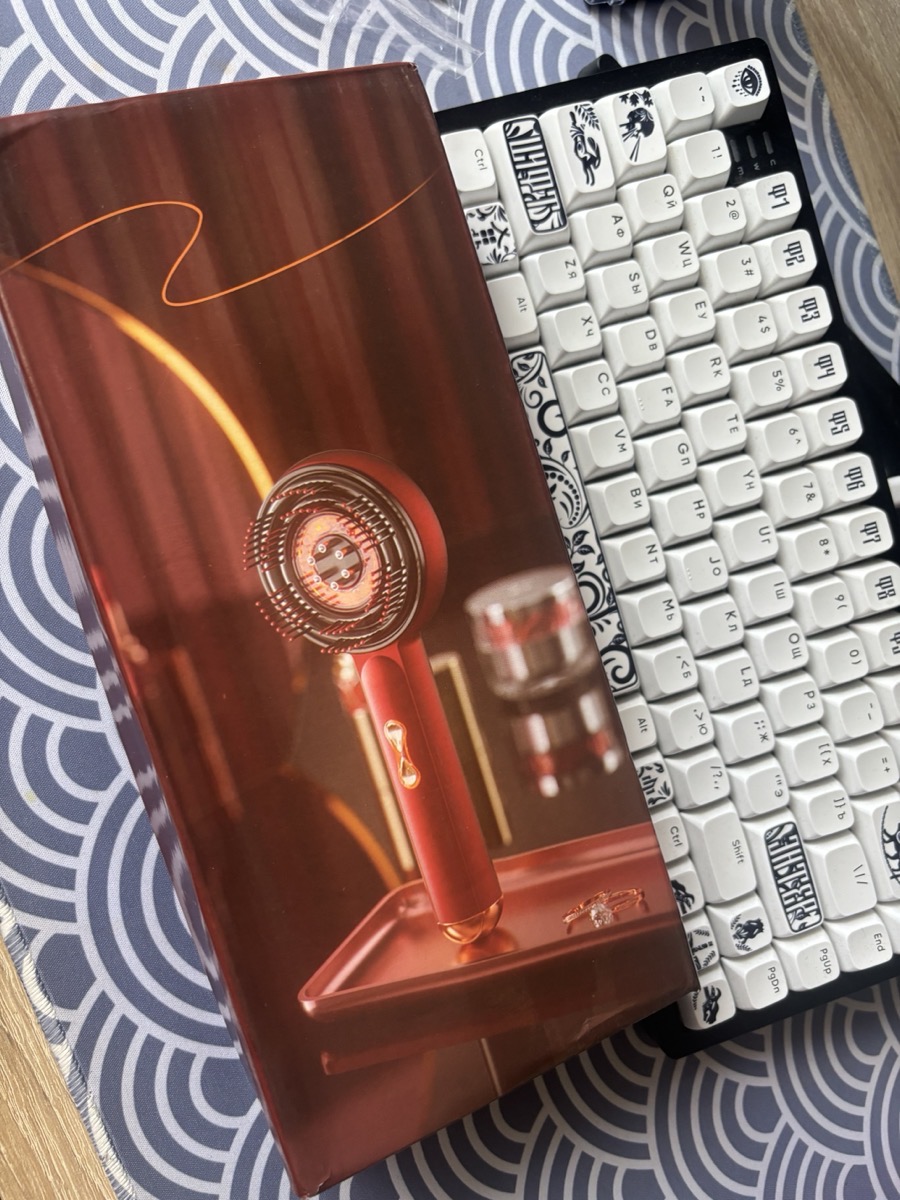 1 applicateur d'huile capillaire trois-en-un amélioré, masseur de cuir chevelu électrique portable, convient aux adultes, avec une batterie rechargeable de 1500 mAh, convient aux soins capillaires pour adultes, utilisation à la maison et en voyage photo review