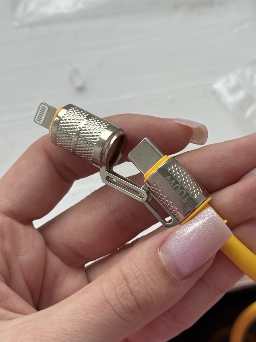 Огляд кабелю 4 в 1 USB-C / Lightning з Temu: один шнур для всіх гаджетів — фото покупця