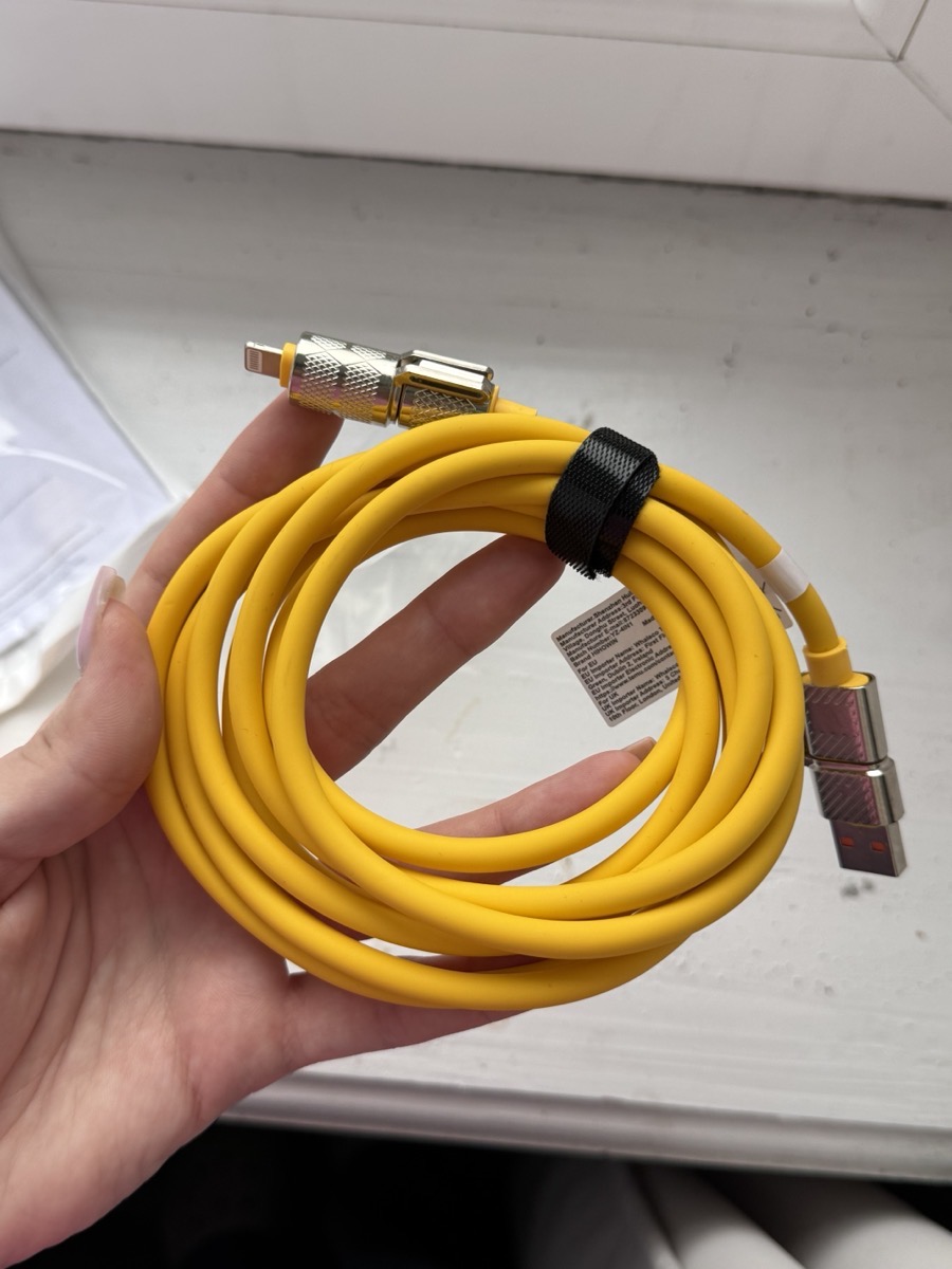 Огляд кабелю 4 в 1 USB-C / Lightning з Temu: один шнур для всіх гаджетів — фото покупця
