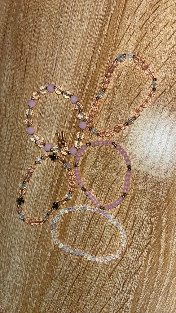 5-Pack Glass Oil Painting Pendant Hand String Set, 5pcs Pink Minimalist Stylish Bow Clover Stackable Bracelet Set photo review