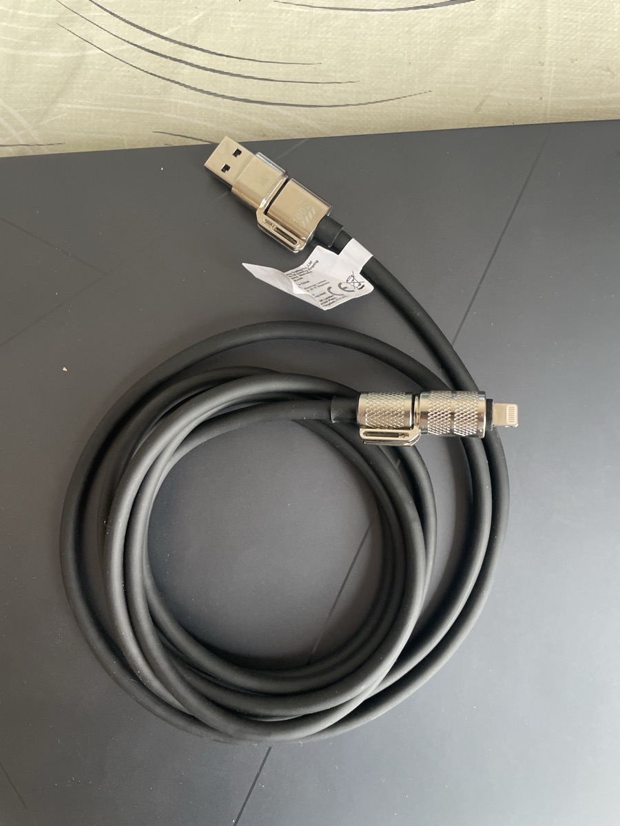 Огляд кабелю 4 в 1 USB-C / Lightning з Temu: один шнур для всіх гаджетів — фото покупця