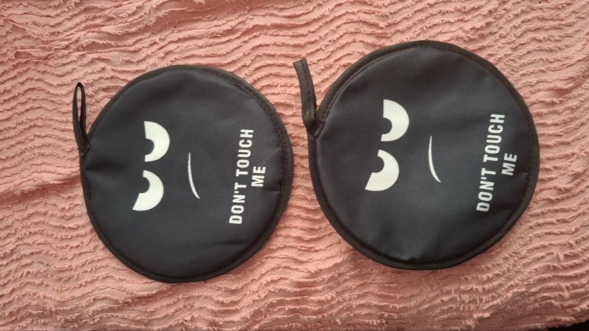 2pcs 20.32*20.32 cm Heat Resistant Potholders Black and White Funny Letters Cooking Accessories Household Microwave Insulation Pads Suitable for Pots/Bowls/Spoon/Cup and Baking Trays Kitchen Decoration FE photo review