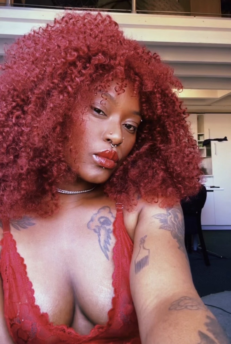 40.64 cm Afro Curly/Kinky Synthetic Wig with Bangs - Natural Look Wig for Women & Men, Easy to Style with Heat Tools, Perfect for Cosplay, Everyday & Special Events - Voluminous Curly Hairstyle, Short Hair Wig, Event Hairpiece, Secure Fit Cap, Cosplay Enthusiasts, Quick Hairstyle Change, Fashion Lovers photo review