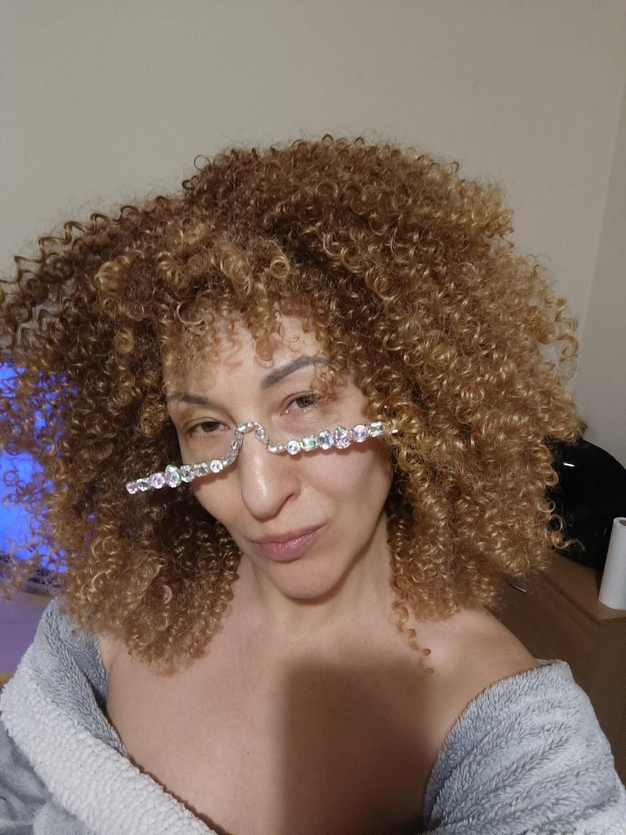 40.64 cm Afro Curly/Kinky Synthetic Wig with Bangs - Natural Look Wig for Women & Men, Easy to Style with Heat Tools, Perfect for Cosplay, Everyday & Special Events - Voluminous Curly Hairstyle, Short Hair Wig, Event Hairpiece, Secure Fit Cap, Cosplay Enthusiasts, Quick Hairstyle Change, Fashion Lovers photo review