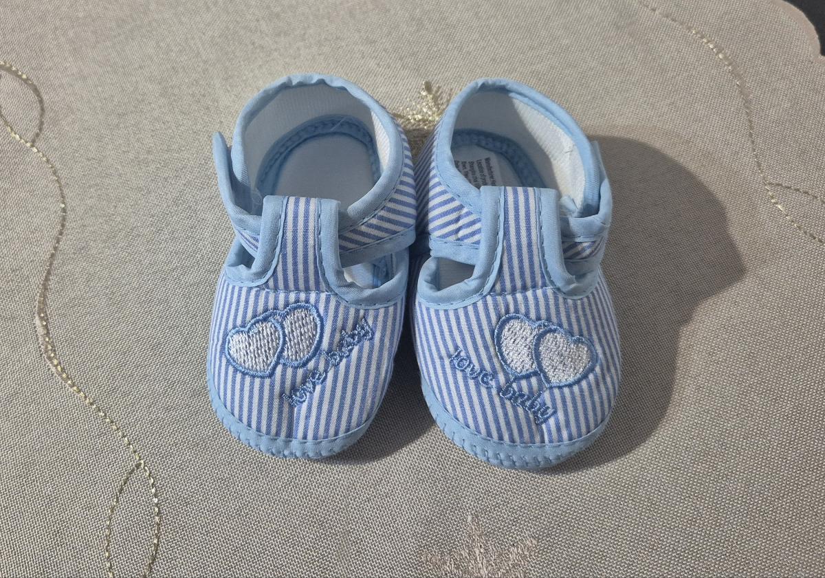 Soft-Soled Fabric Shoes with a Heart Design photo review