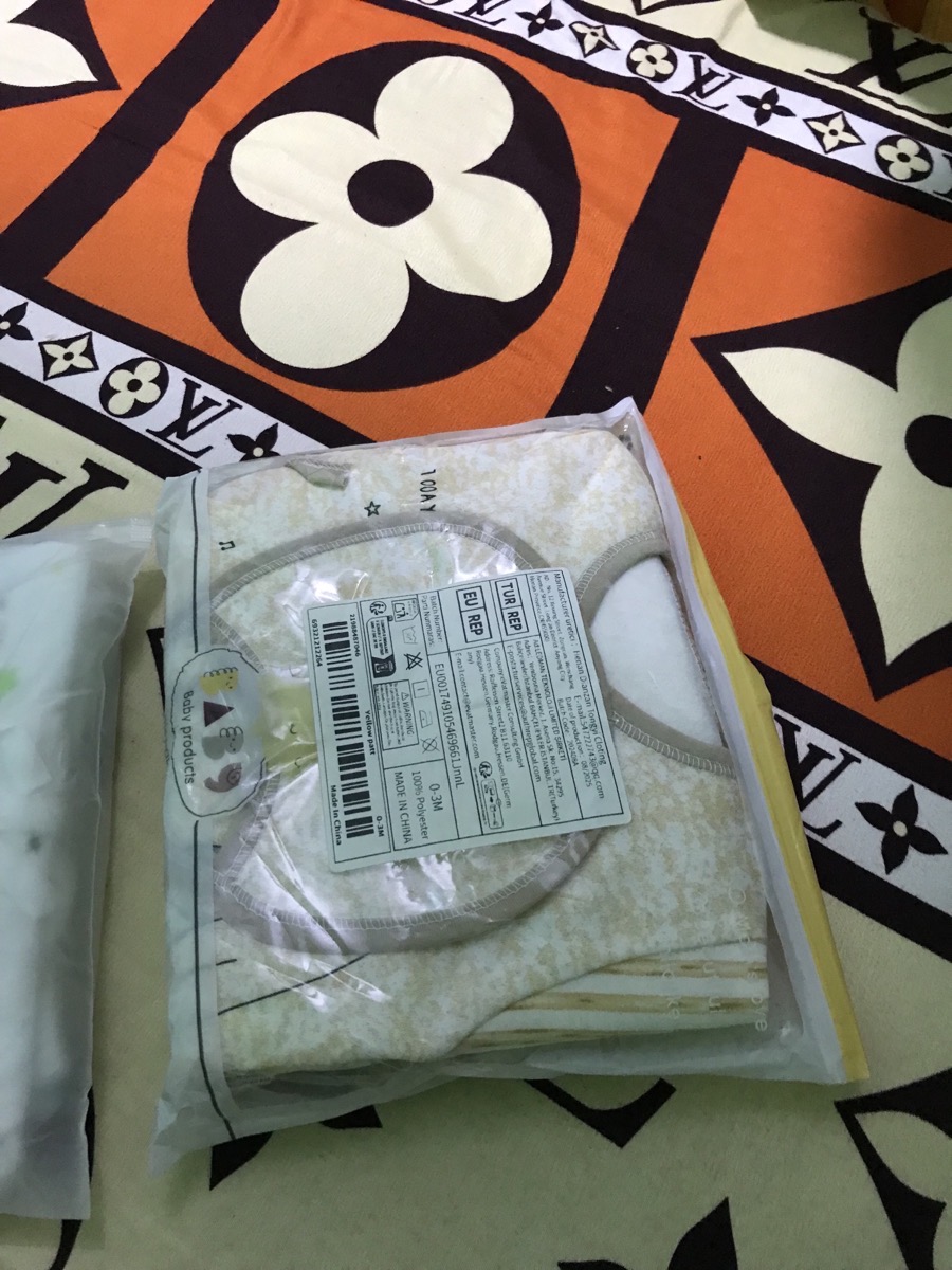 Baby Newborn Spring & Summer 5pcs Set, 0-3 Months Baby Outfit, Random Cute Cartoon Designs, Machine Washable, 1 Top, 2 Pants, Hat, Bib, Perfect for Outdoor, The Best Gift for Newborns and Pregnant Moms, Perfect for Outdoor photo review