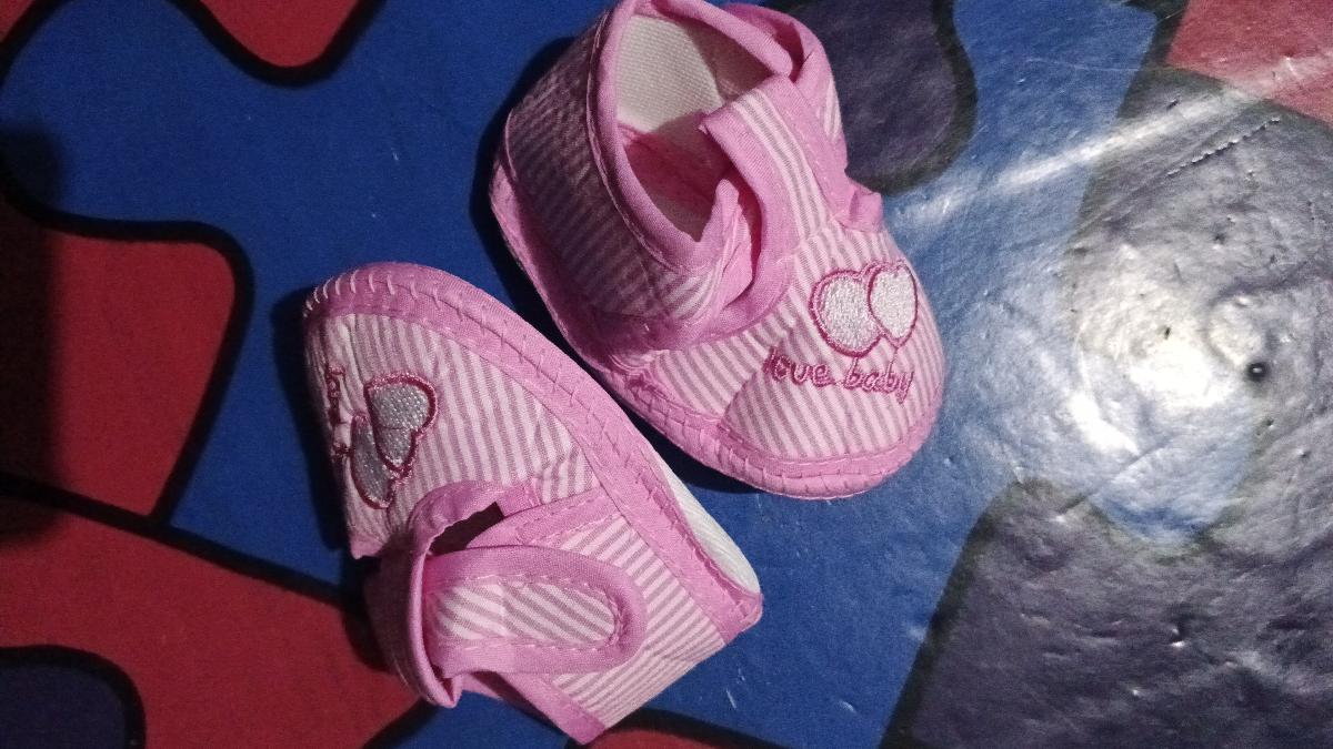 Soft-Soled Fabric Shoes with a Heart Design photo review