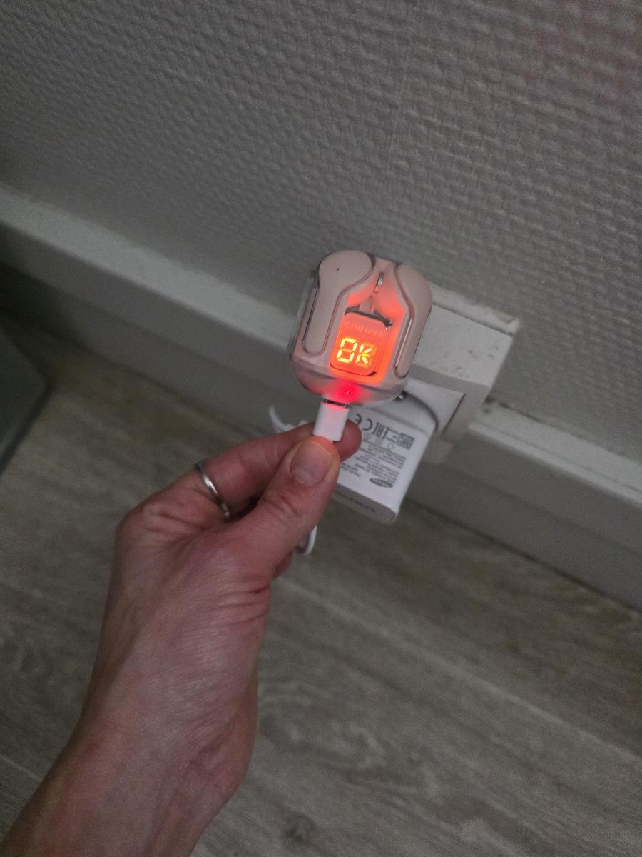 [Casque Sportif HiFi] Écouteurs Sans Fil Transparents Casque Audio Sans Fil 5.3 avec Réduction de Bruit ENC, Microphone Double Stéréo HiFi Écouteurs Intra-Auriculaires avec Chargeur et Affichage Numérique LED Casque Sportif photo review