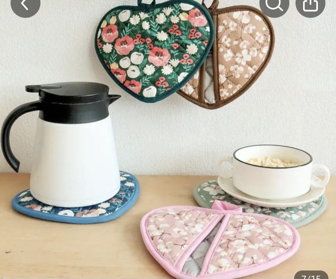 2pcs Heart-Shaped 15.01 X 19.84 cm Thickened Fabric Insulated Pads And Placemats Set, Vintage Floral Print High-Temperature Resistant Multi-Purpose Hanging Coasters, for Placing Cups, Water Bottles, And Bowls, Suitable As Mother'S Day Gift photo review